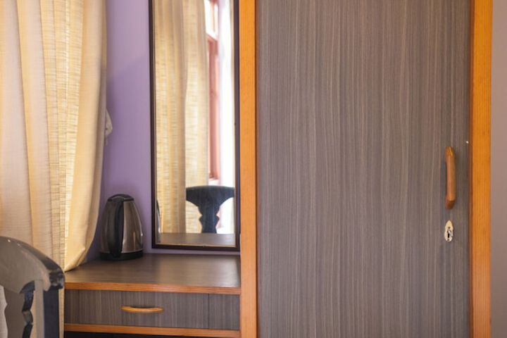 Room 18 of 90