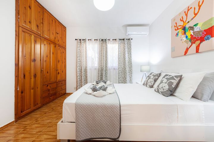 Room 7 of 75