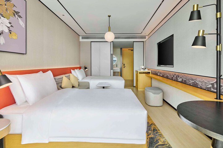 Room 9 of 42