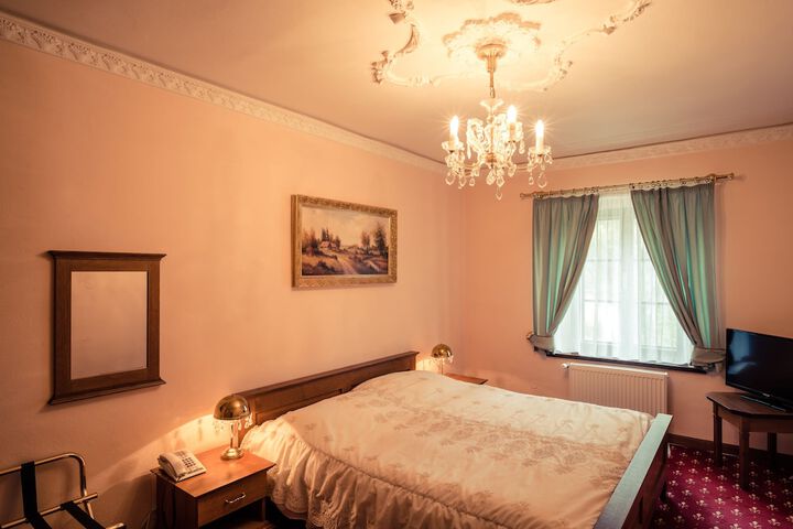 Room 10 of 65
