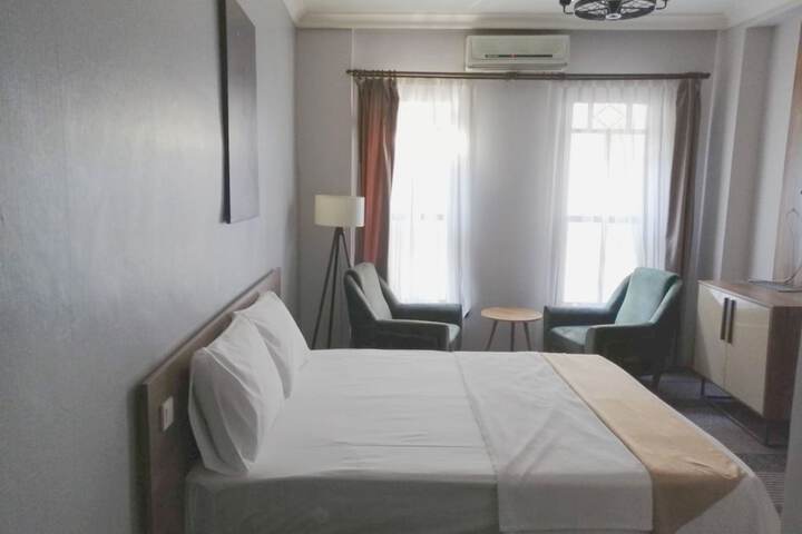 Room 3 of 32