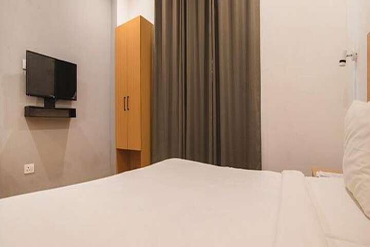 Room 11 of 19