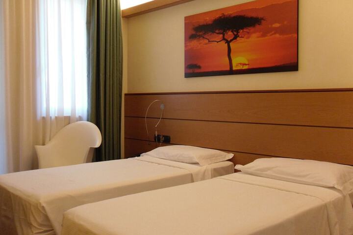 Room 28 of 67