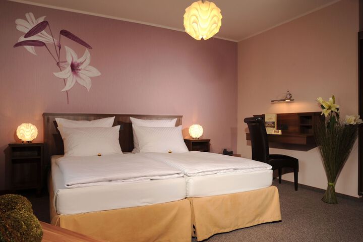 Room 3 of 38