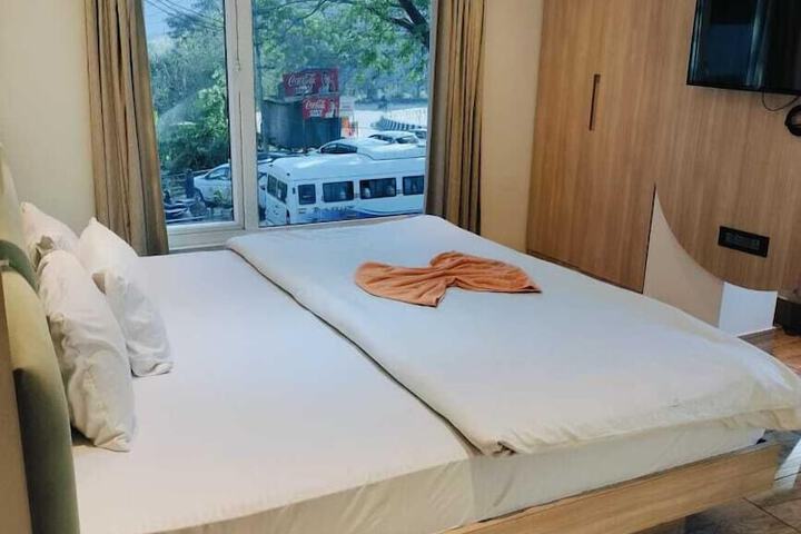 Room 5 of 6