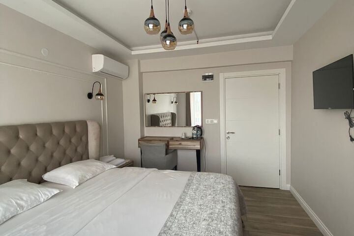 Room 13 of 27
