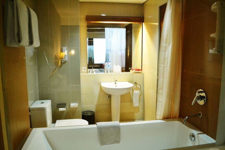 Room 28 of 49