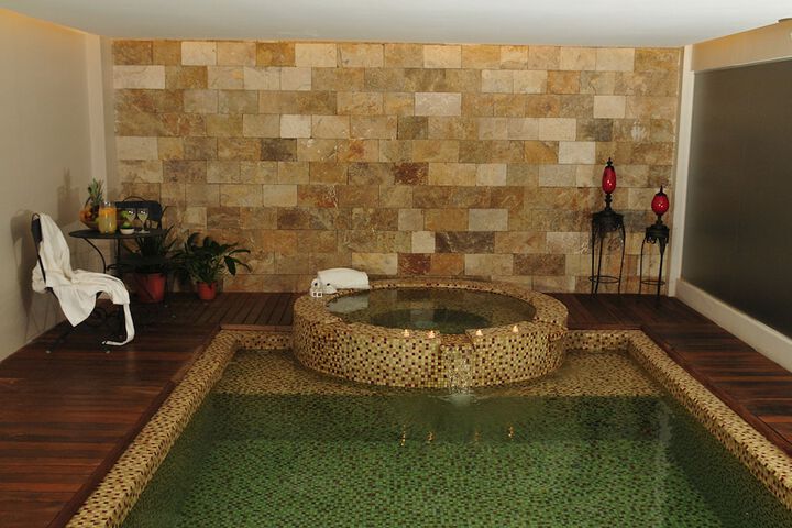 Pool Hotel