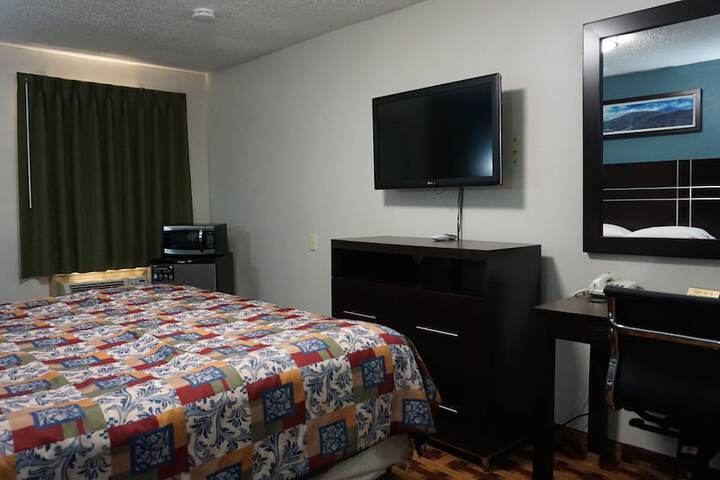 1 King Bed (13 of 14)