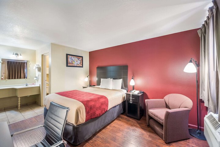 Room 13 of 37