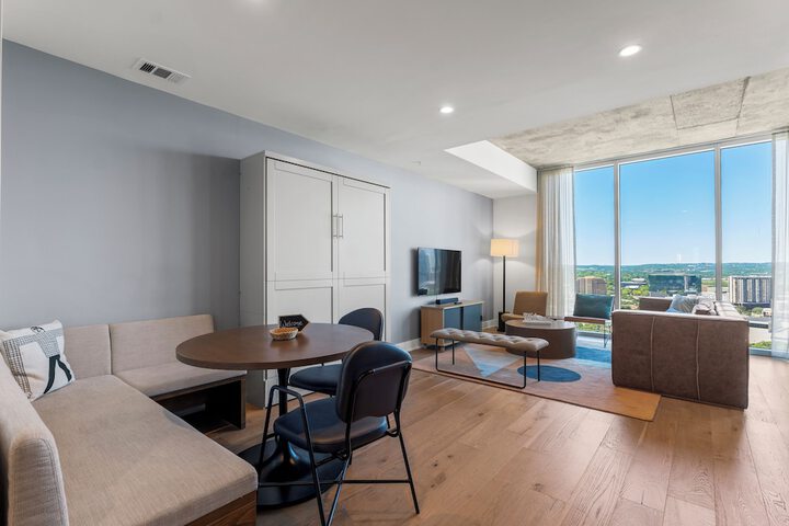 Room 555 of 860