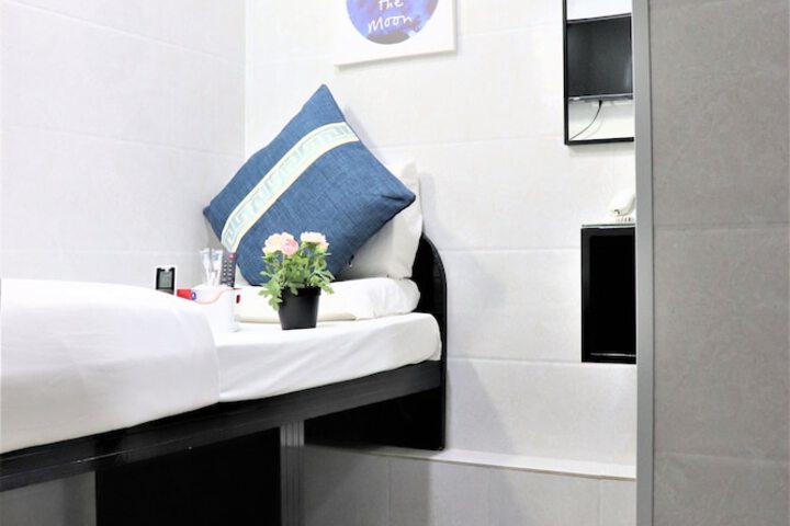 Room 4 of 39