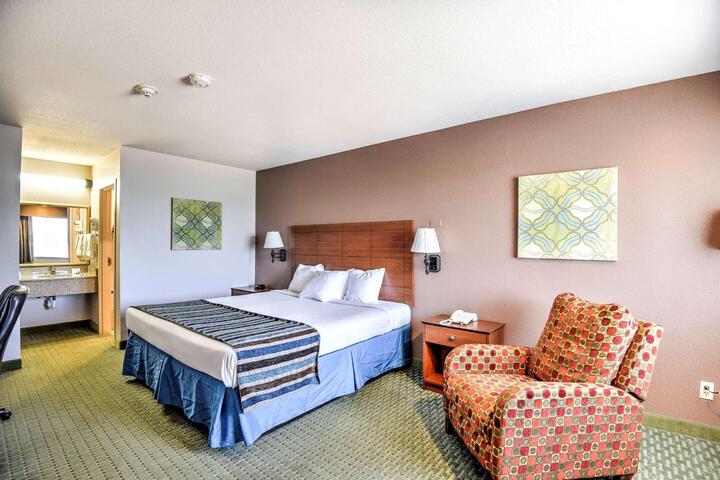 1 King Bed (15 of 16)