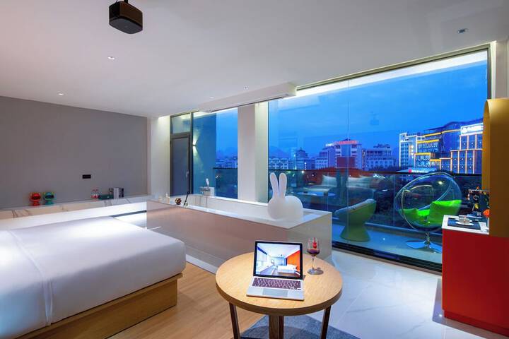 Room 48 of 143