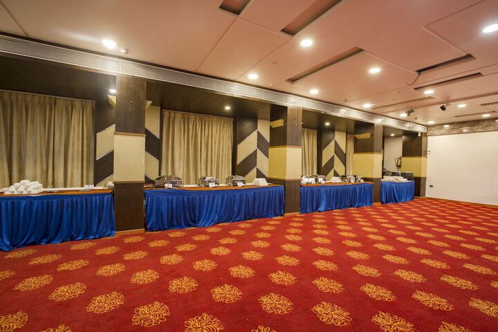 Ballroom/Hall 27 of 30