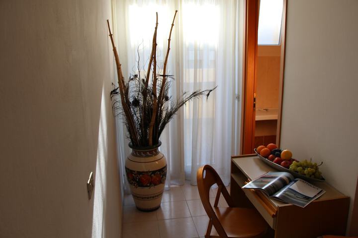 Room 8 of 26