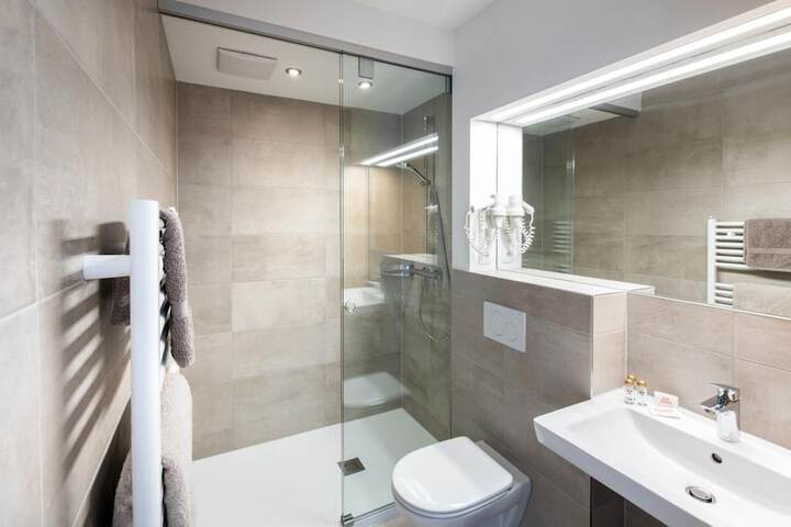 Room 23 of 53