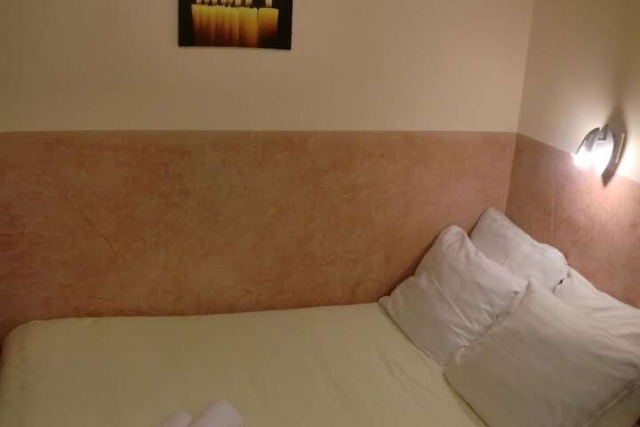 Room 9 of 29