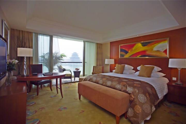 Room 6 of 25