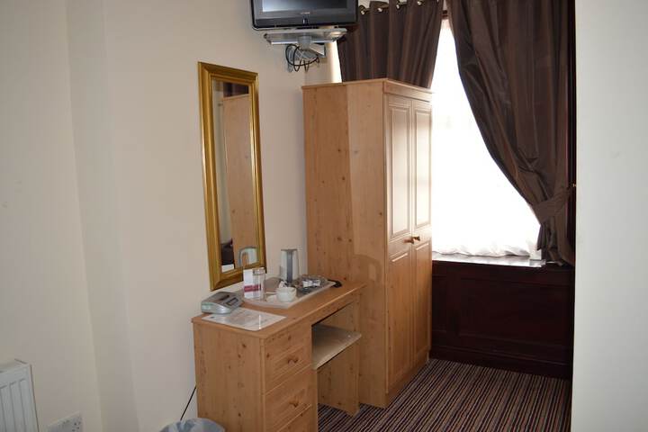 Room 14 of 27