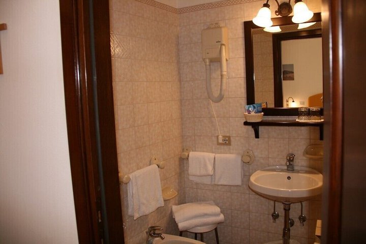 Room 30 of 61