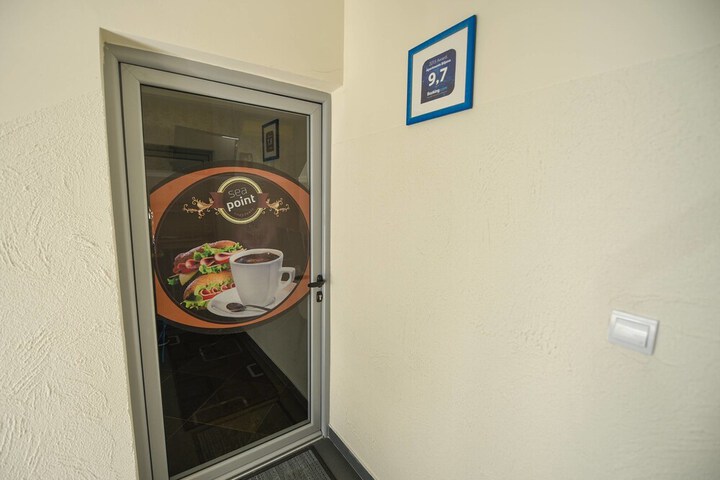 Room 6 of 67