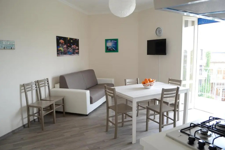 Room 4 of 15