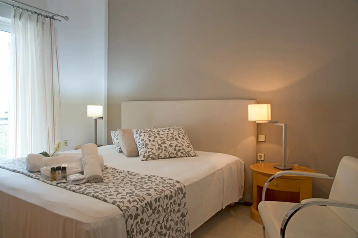 Room 2 of 23
