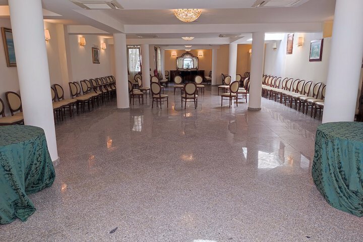 Business Center 28 of 35