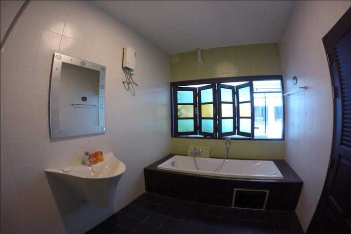 Room 21 of 33