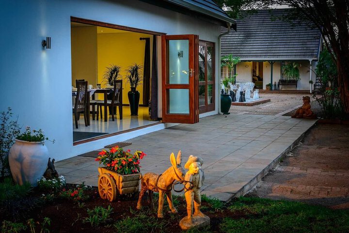 Hotel Exterior 8 of 14