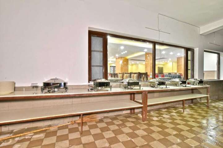 Dining 3 of 6