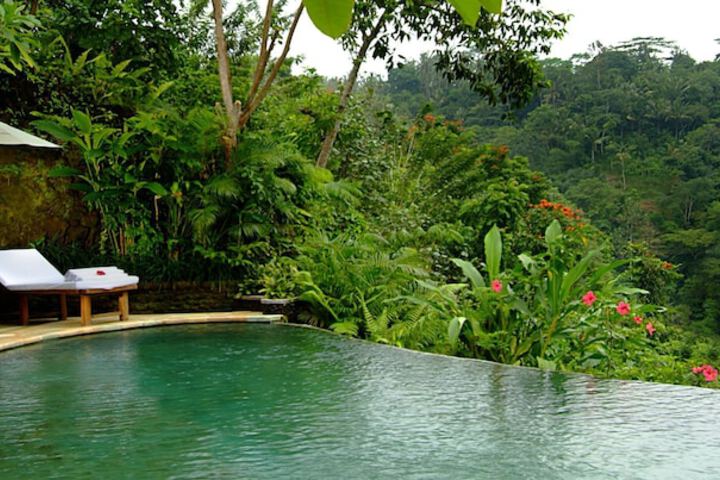 Hotel with Pool
