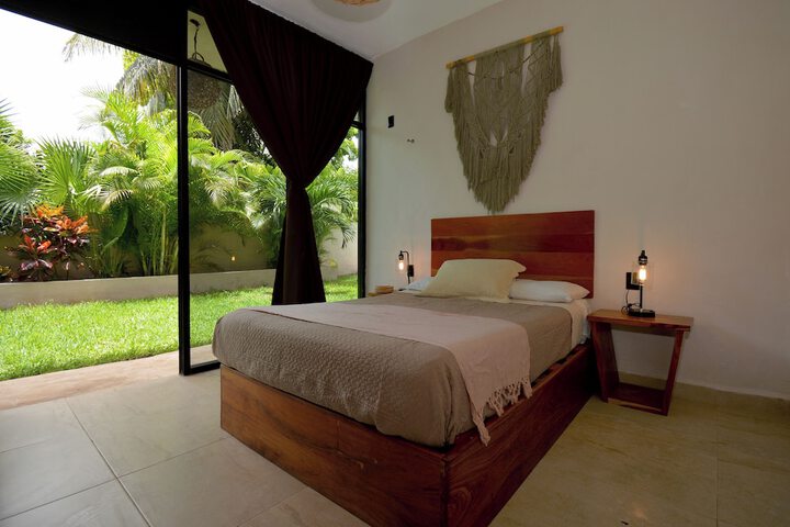 Room 8 of 28