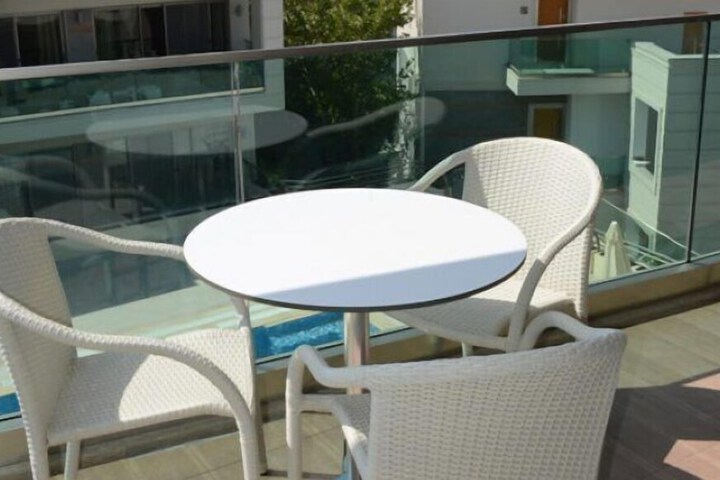 Terrace/Patio 11 of 13