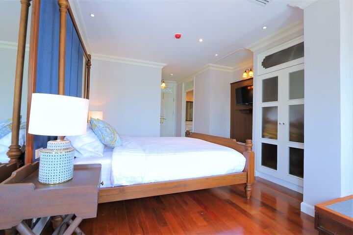 Room 10 of 81