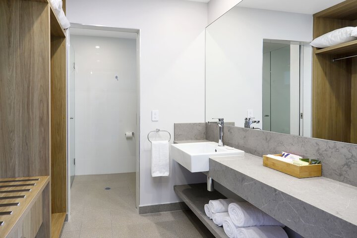Room 4 of 10