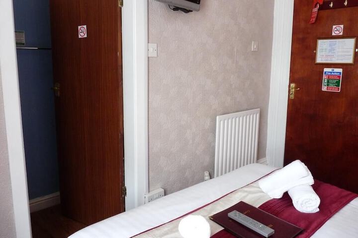 Room 9 of 35