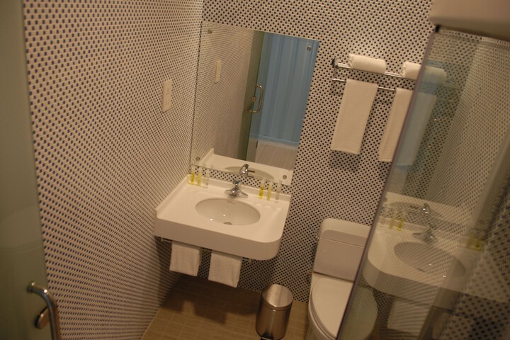 Room 8 of 11