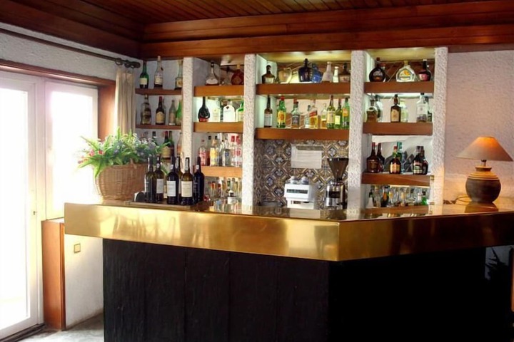 Lounge 63 of 98