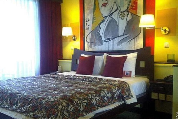 Room 8 of 103