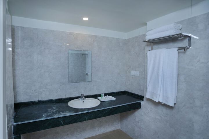 Room 26 of 40