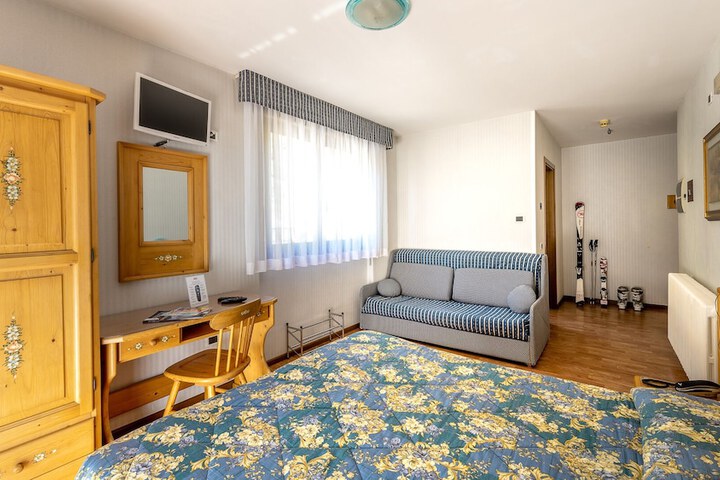 Room 12 of 46