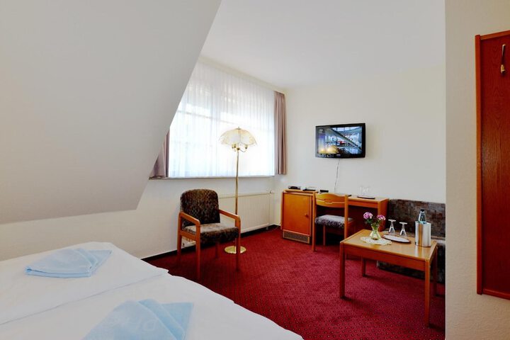 Room 12 of 42