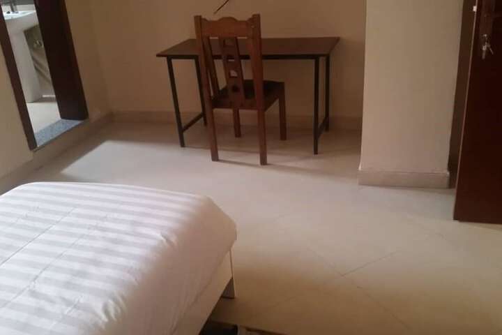 Room 4 of 14