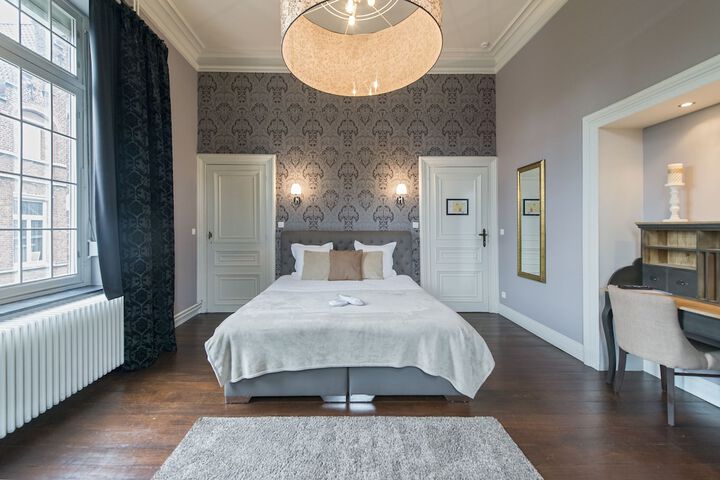 Room 35 of 63