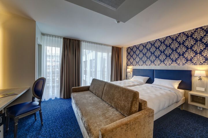 Room 4 of 43