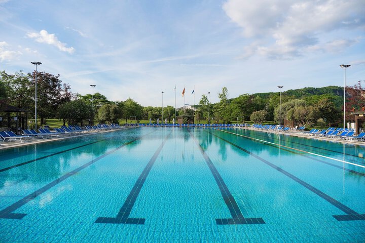 Pool 50 of 93