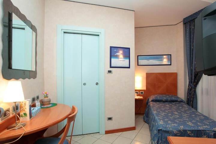 Room 72 of 116