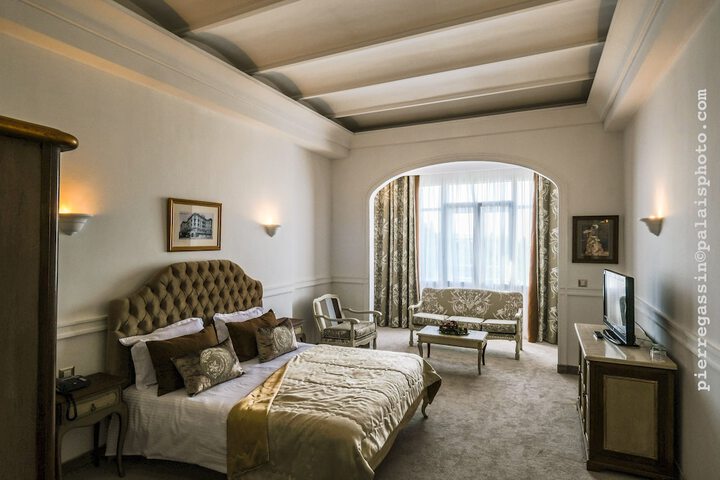 Room 9 of 52